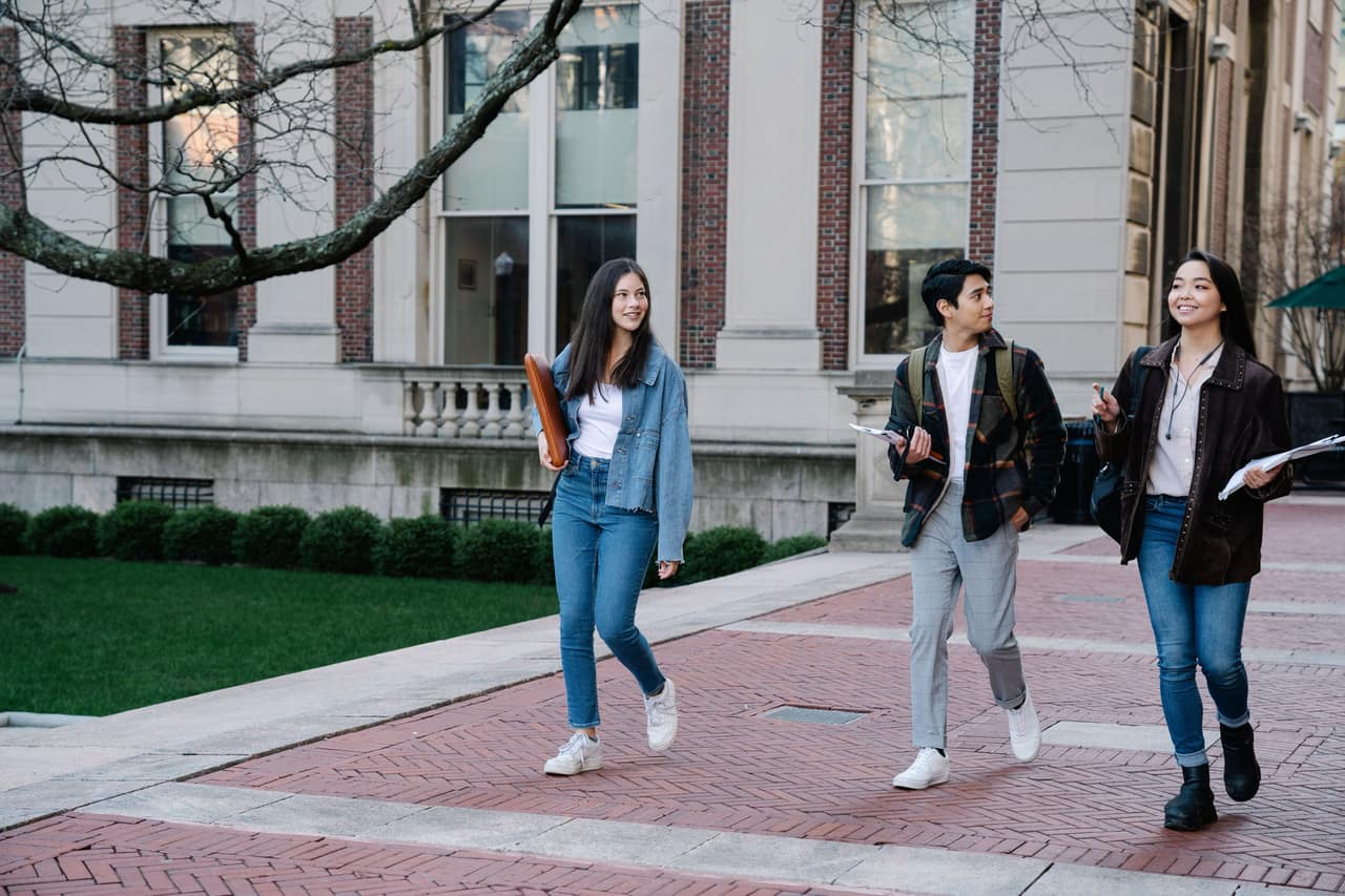 Students walking and talking on an Ontario college campus
